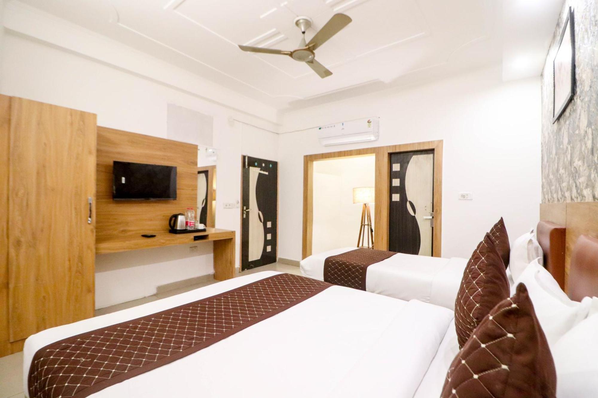 Hotel Vvs Near Delhi Airport New Delhi Eksteriør bilde