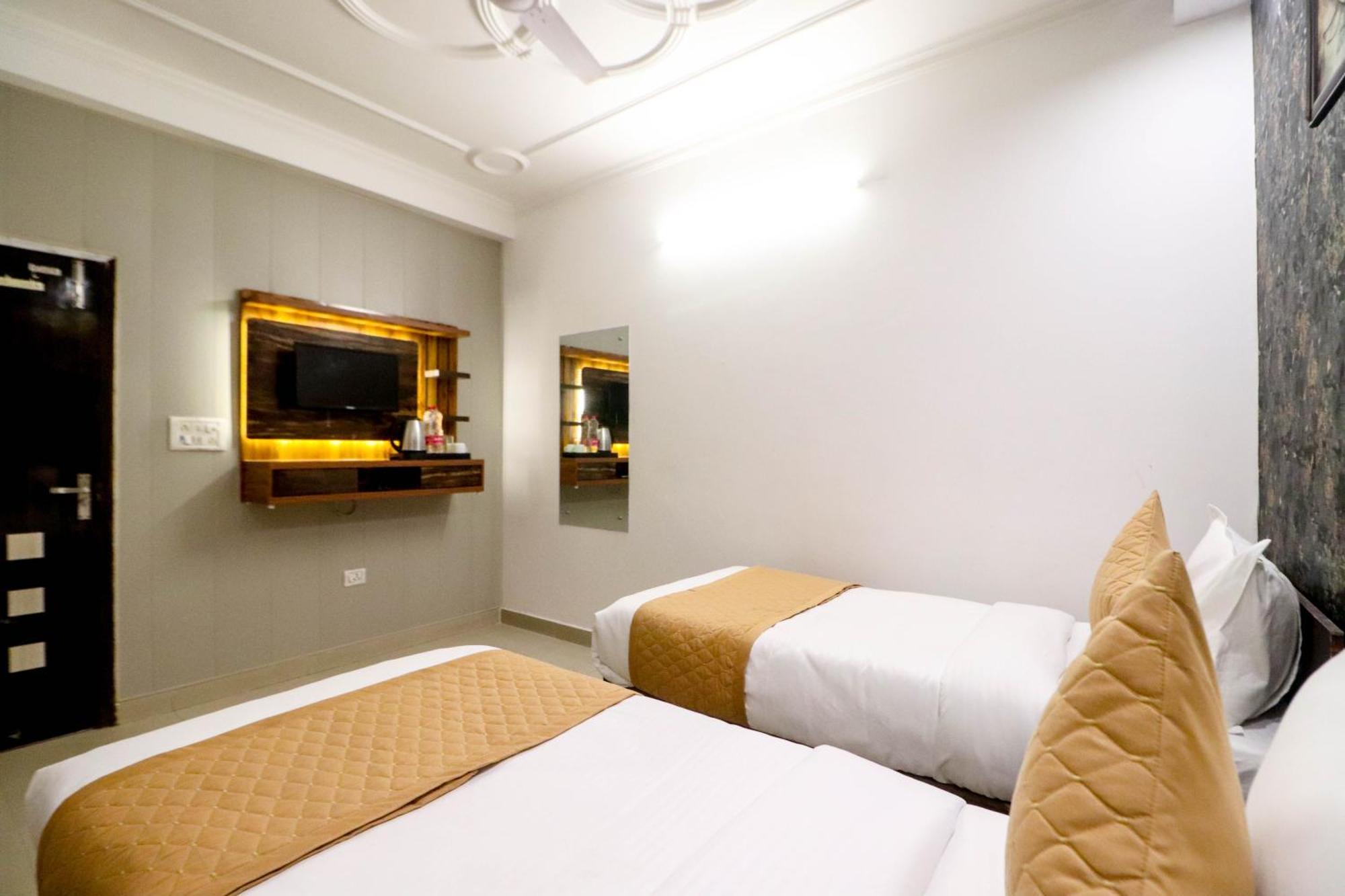 Hotel Vvs Near Delhi Airport New Delhi Eksteriør bilde