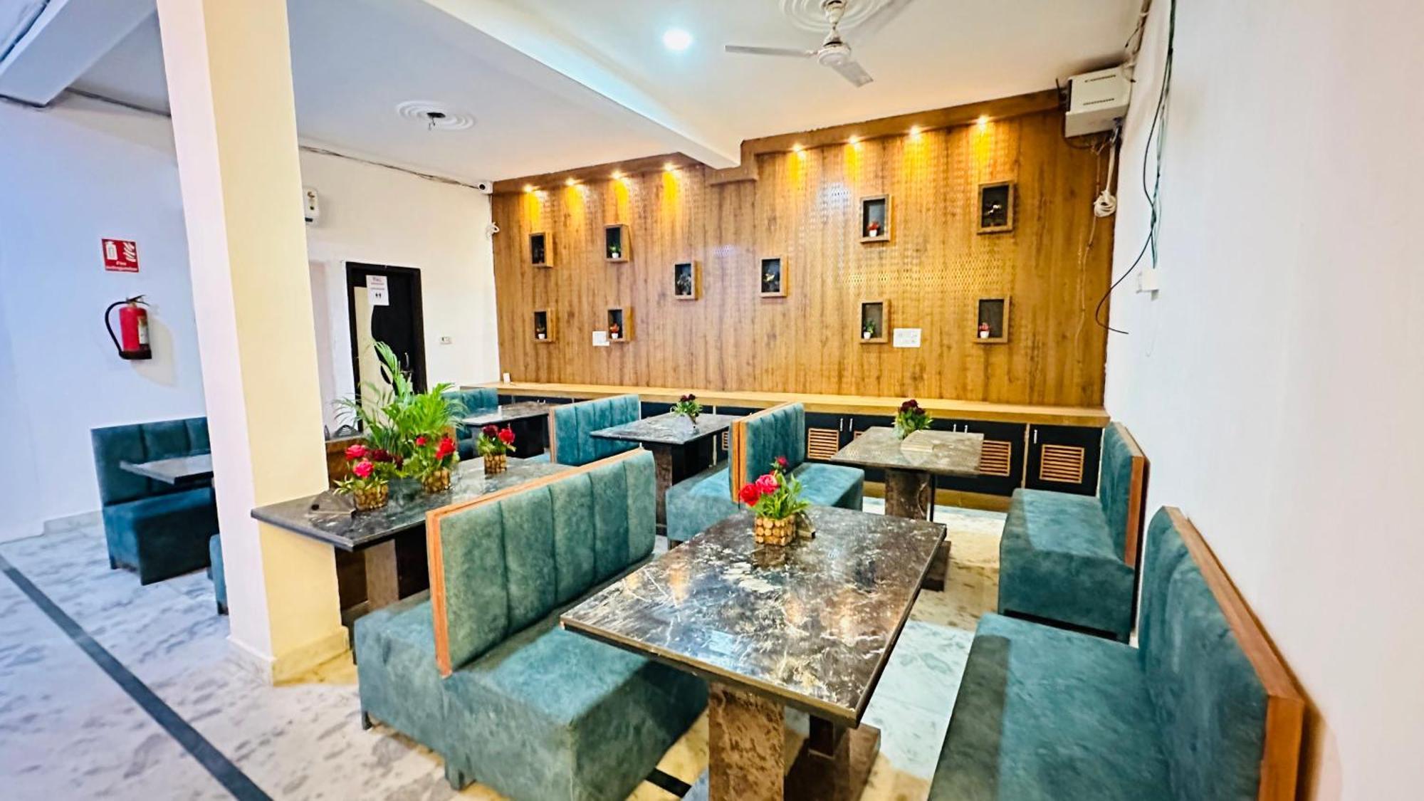 Hotel Vvs Near Delhi Airport New Delhi Eksteriør bilde