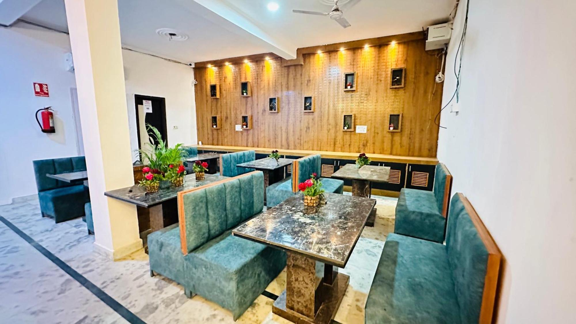 Hotel Vvs Near Delhi Airport New Delhi Eksteriør bilde